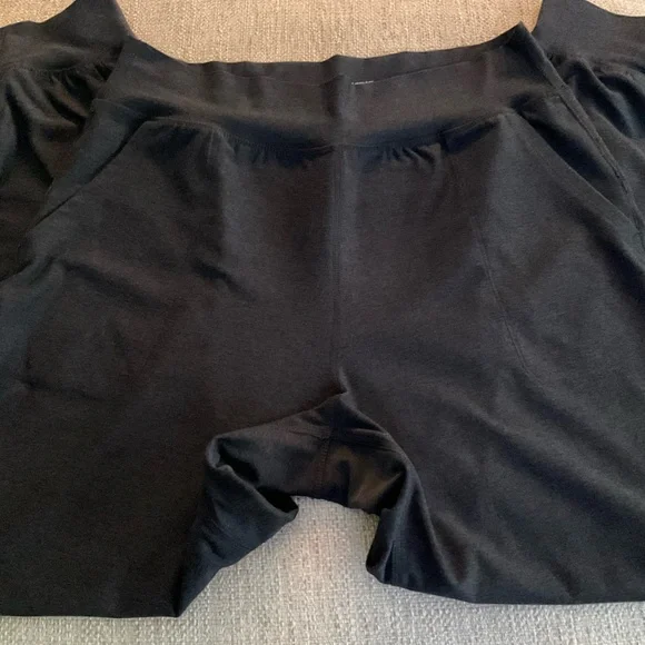 Old Navy Black Women's Joggers size M. - Picture 3 of 9